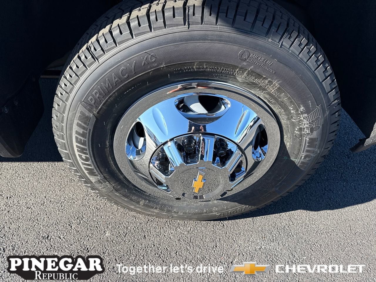 View vehicle photo 5