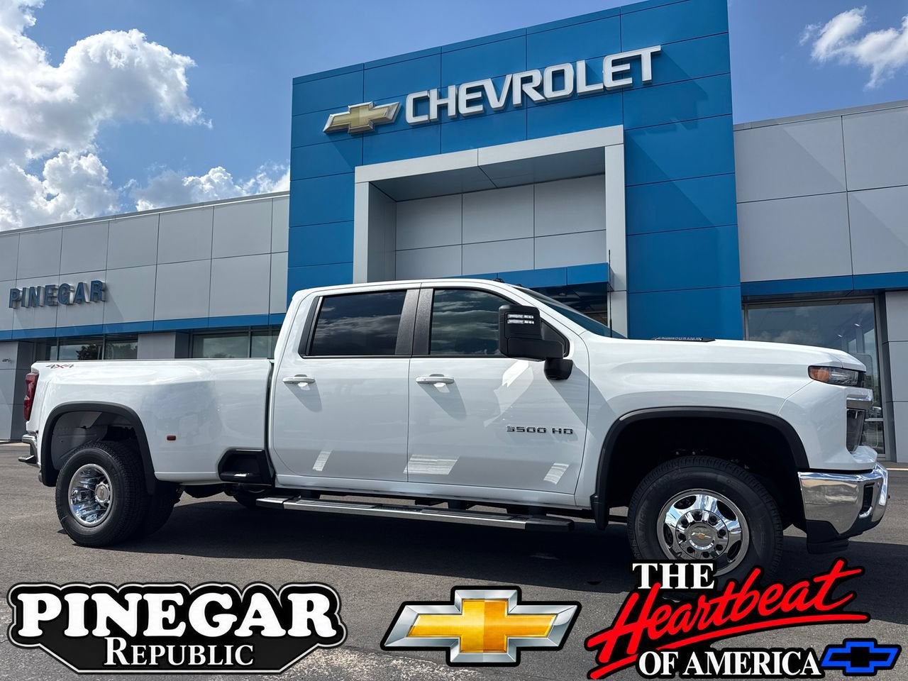 Summit White 2026 Chevrolet Silverado 3500HD Pickup Truck Four-Wheel Drive Automatic