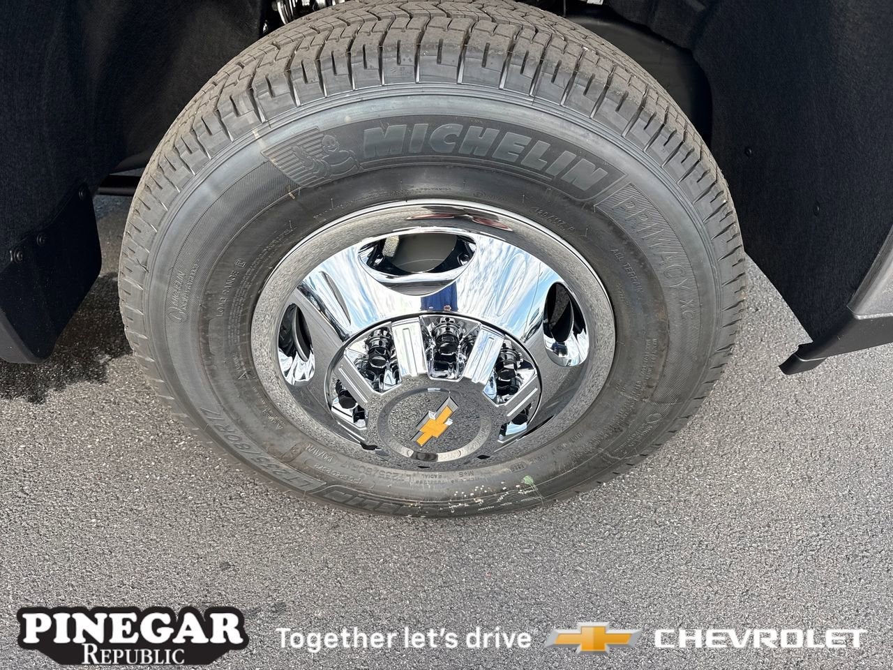 View vehicle photo 5