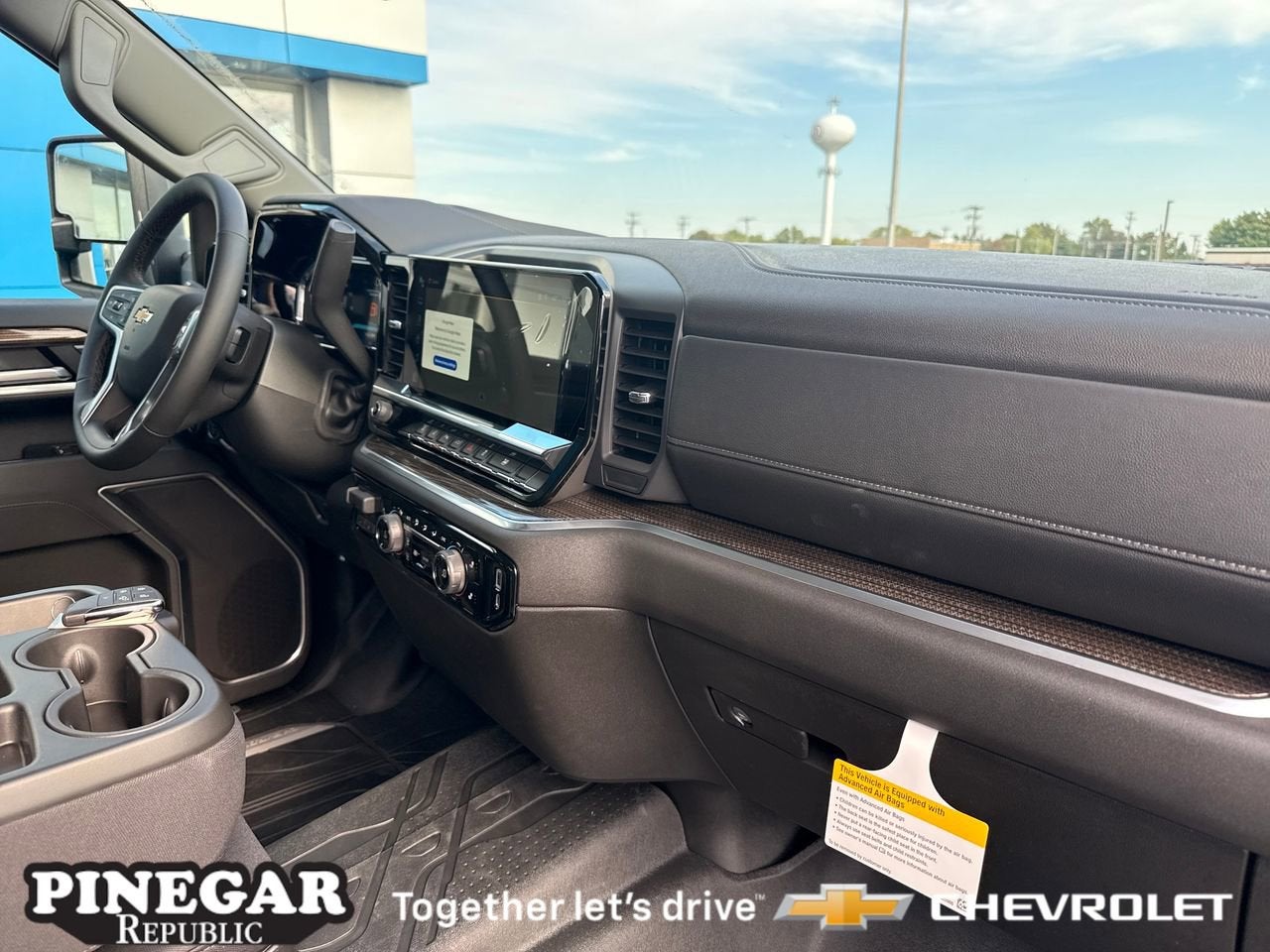 View vehicle photo 6