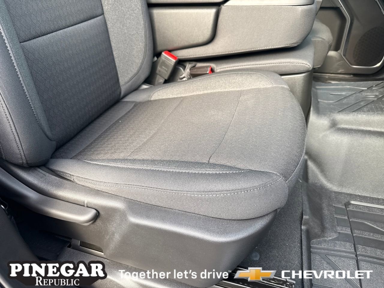 View vehicle photo 7