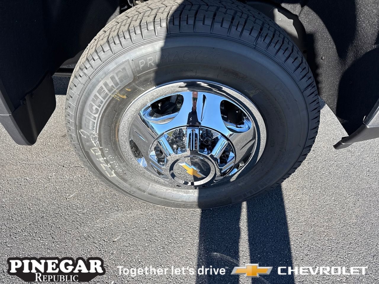 View vehicle photo 5