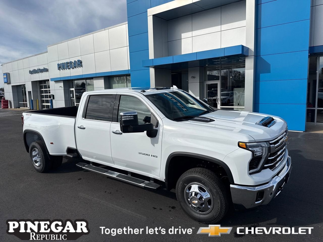 View vehicle photo 4