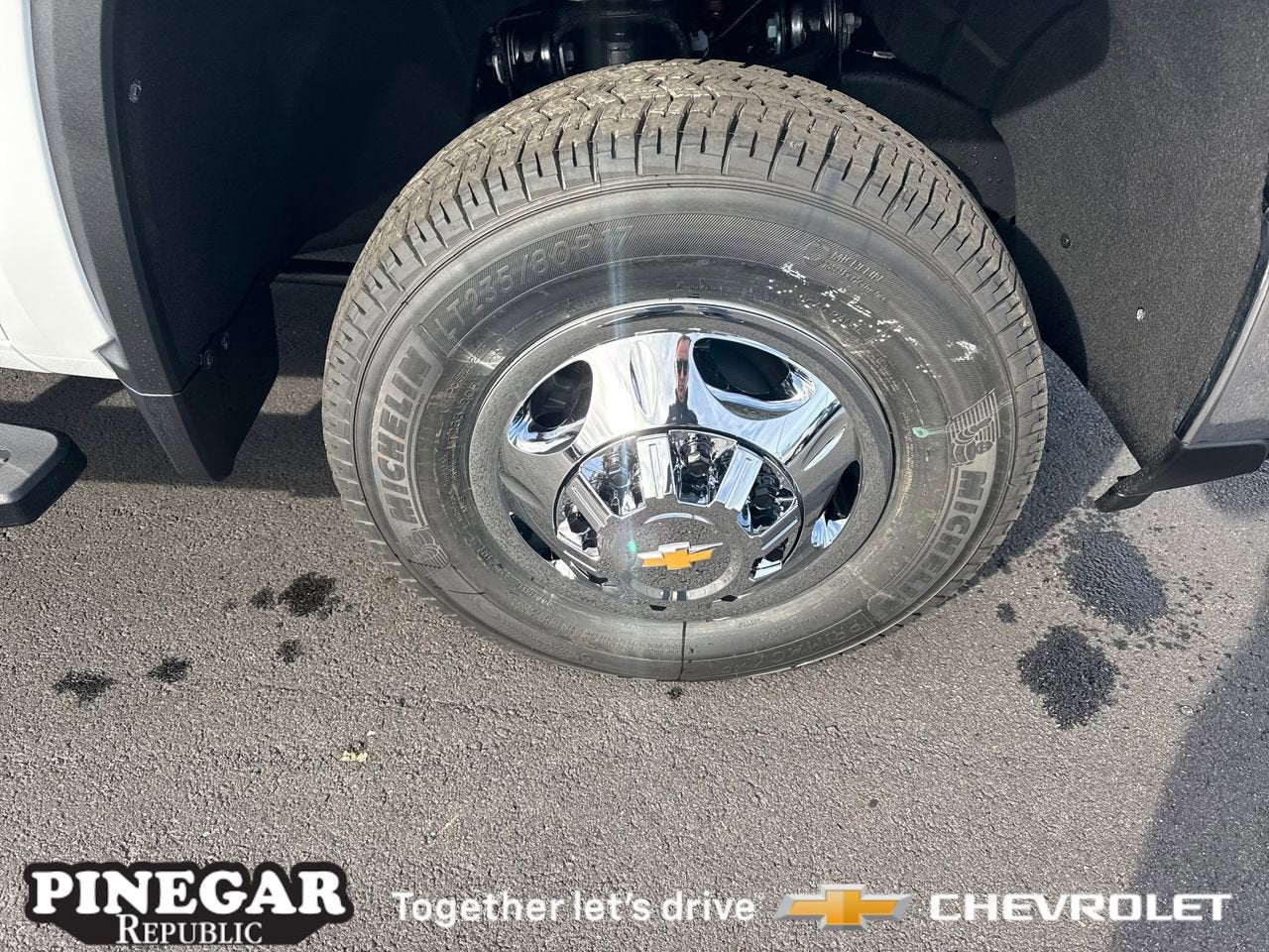 View vehicle photo 5