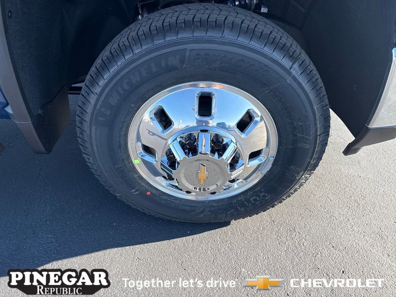 View vehicle photo 5