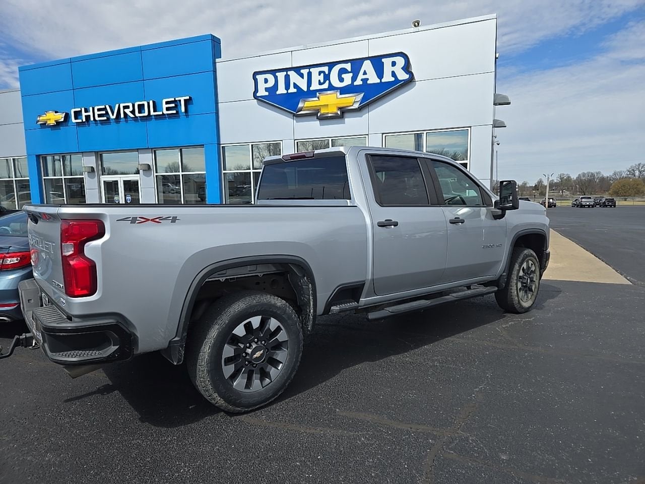 View vehicle photo 3