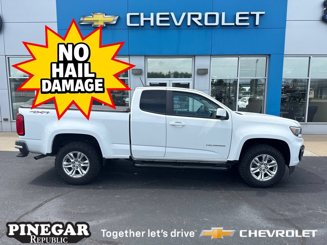 Summit White 2021 Chevrolet Colorado Pickup Truck Four-Wheel Drive Automatic