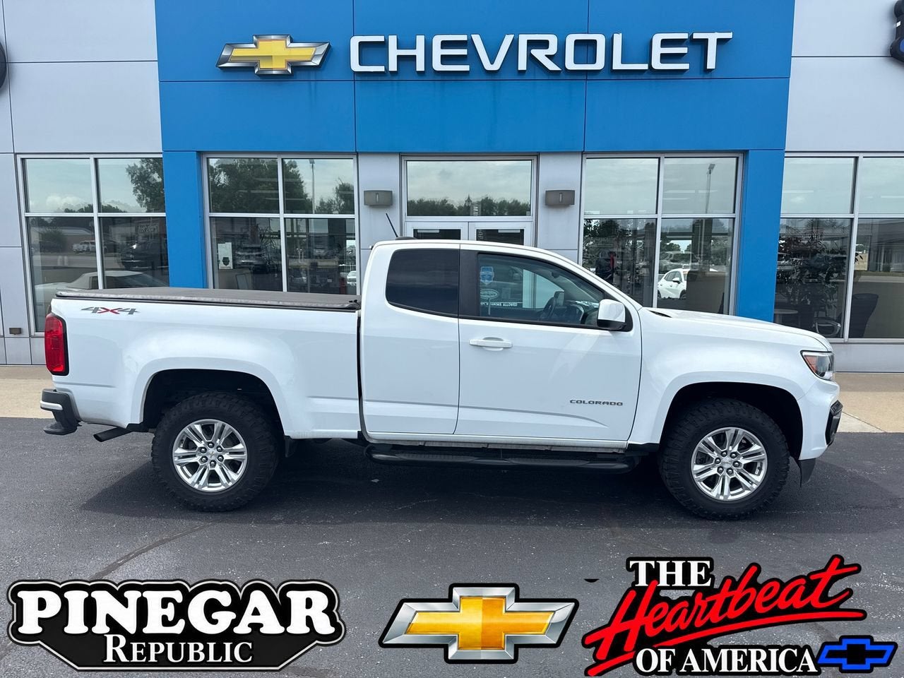 Summit White 2021 Chevrolet Colorado Pickup Truck Four-Wheel Drive Automatic