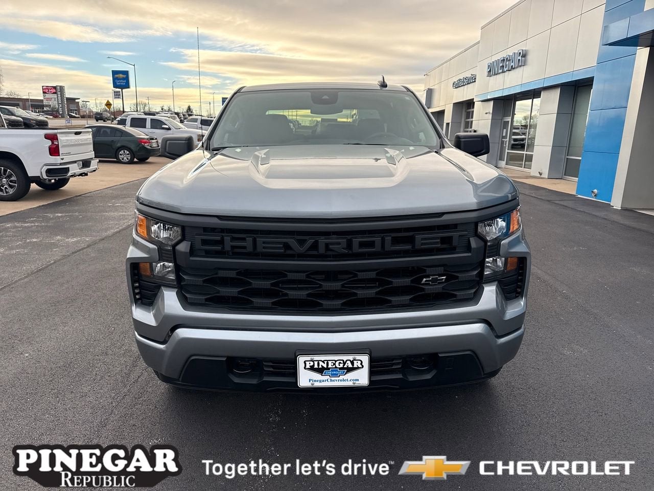 View vehicle photo 2