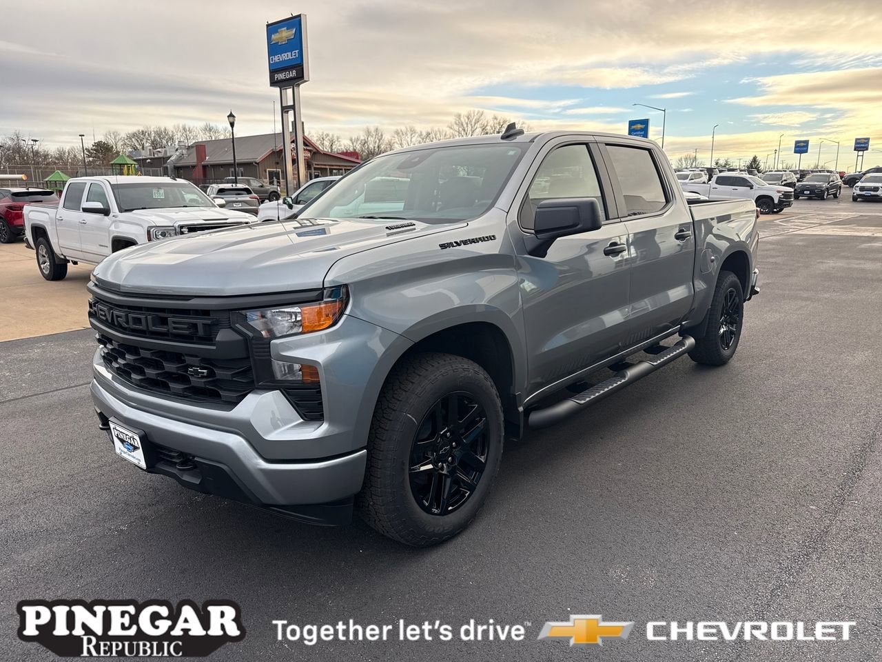 View vehicle photo 3