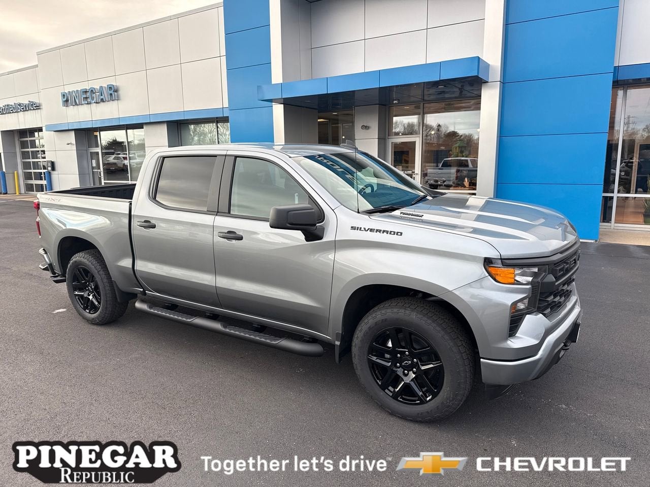 View vehicle photo 5