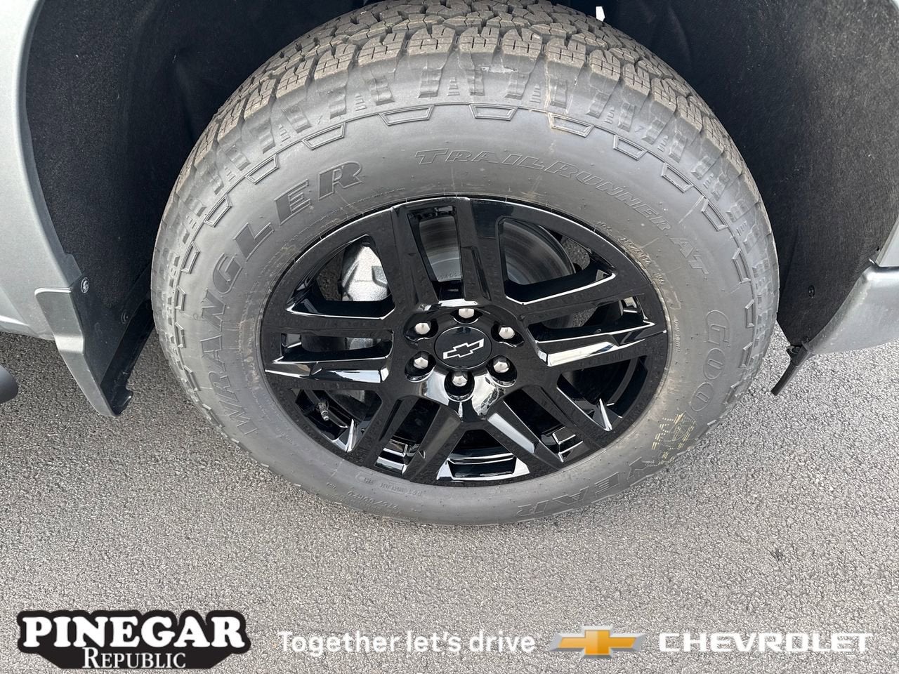 View vehicle photo 6