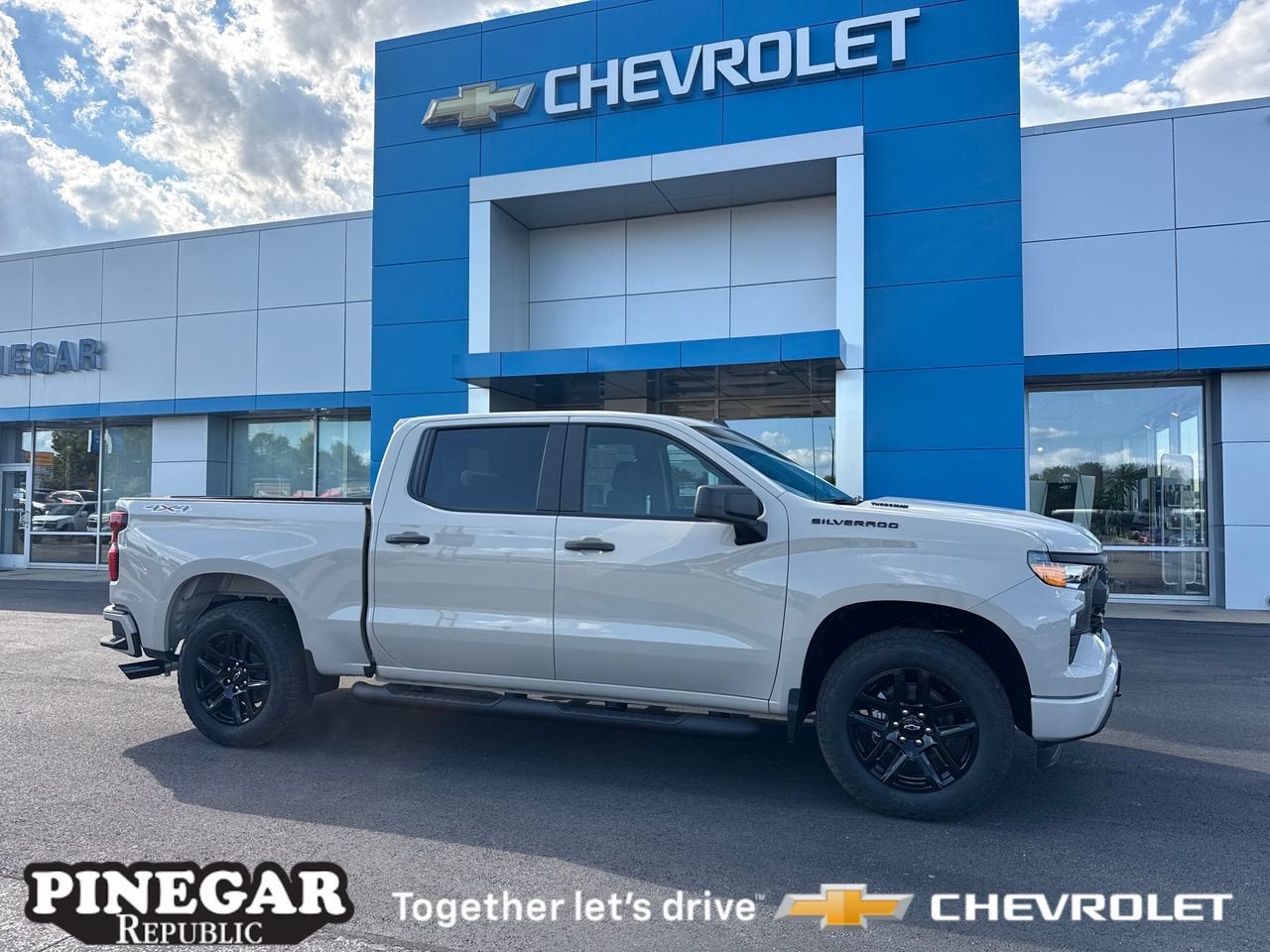 2026 Chevrolet Silverado 1500 Blanco (White Sands) Camioneta Todo terreno Automática