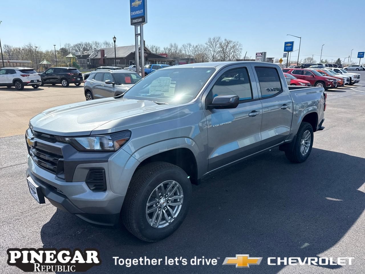 View vehicle photo 3