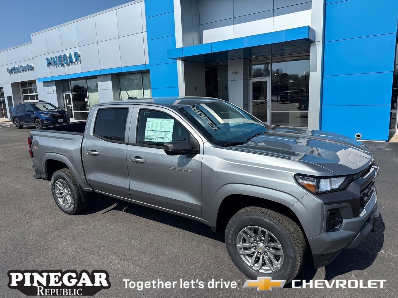 View vehicle photo 4