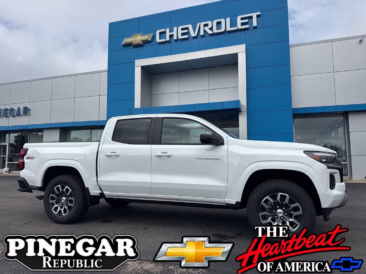 Summit White 2026 Chevrolet Colorado Pickup Truck Four-Wheel Drive Automatic