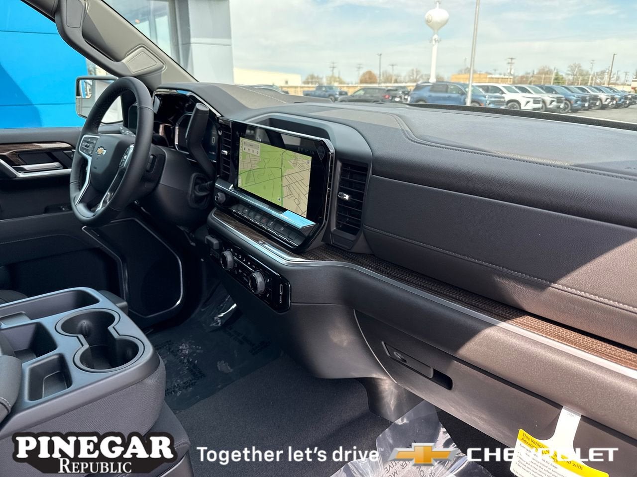 View vehicle photo 6