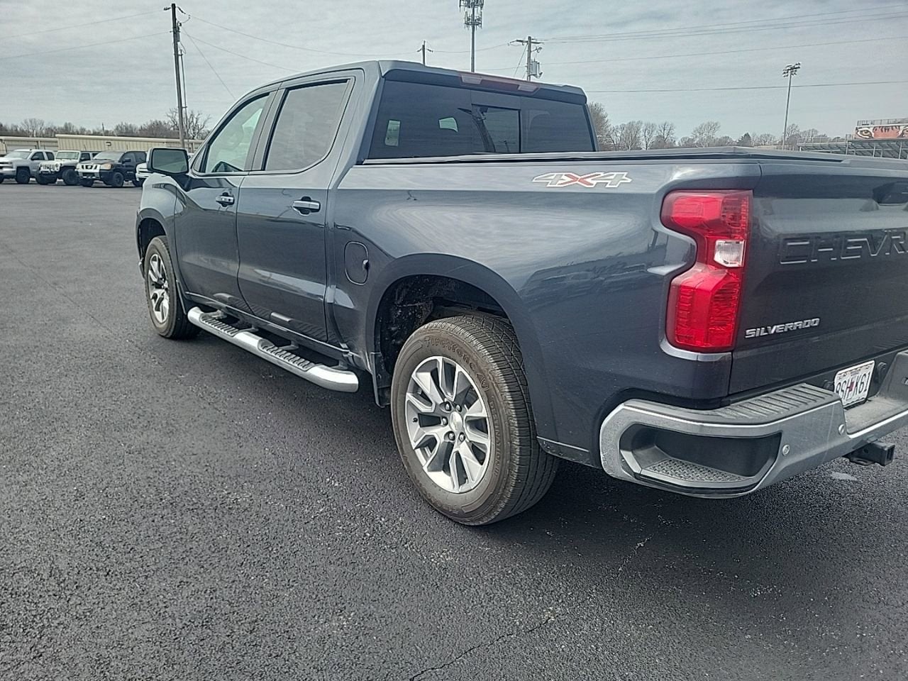 View vehicle photo 4