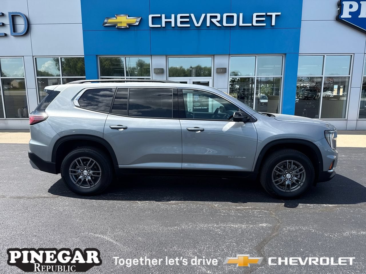  2025 GMC Acadia Elevation FWD   