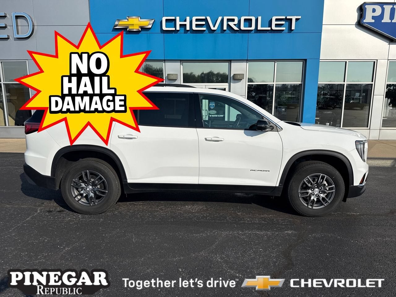 Summit White 2025 GMC Acadia SUV / Crossover Front-Wheel Drive Automatic