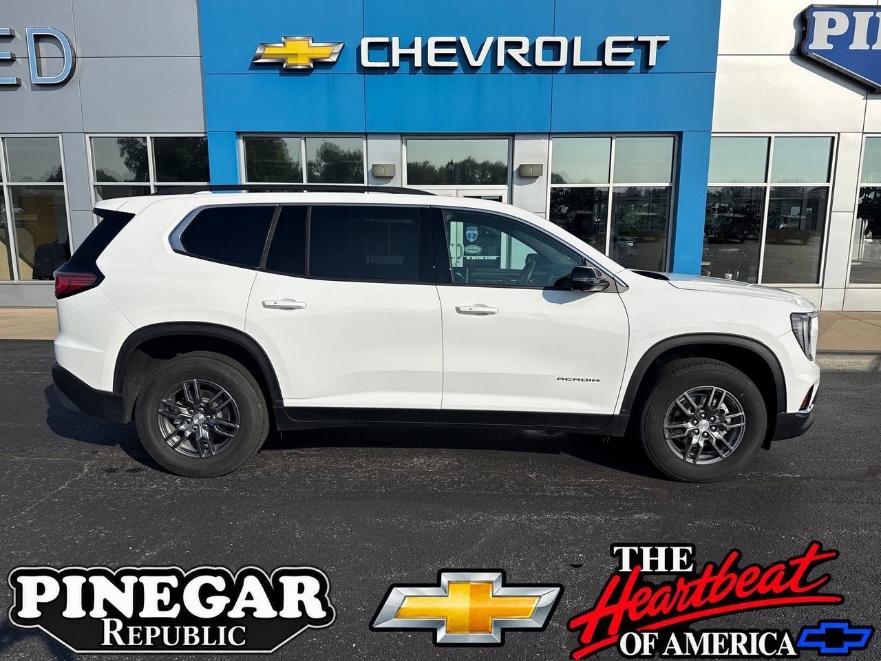 Summit White 2025 GMC Acadia SUV / Crossover Front-Wheel Drive Automatic