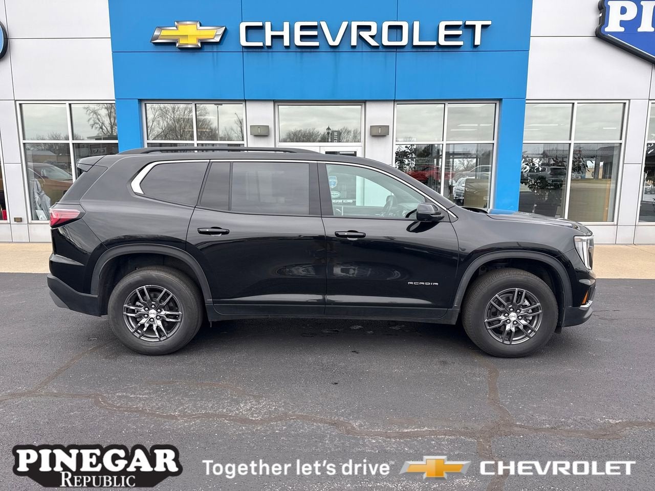2025 GMC Acadia Elevation AWD