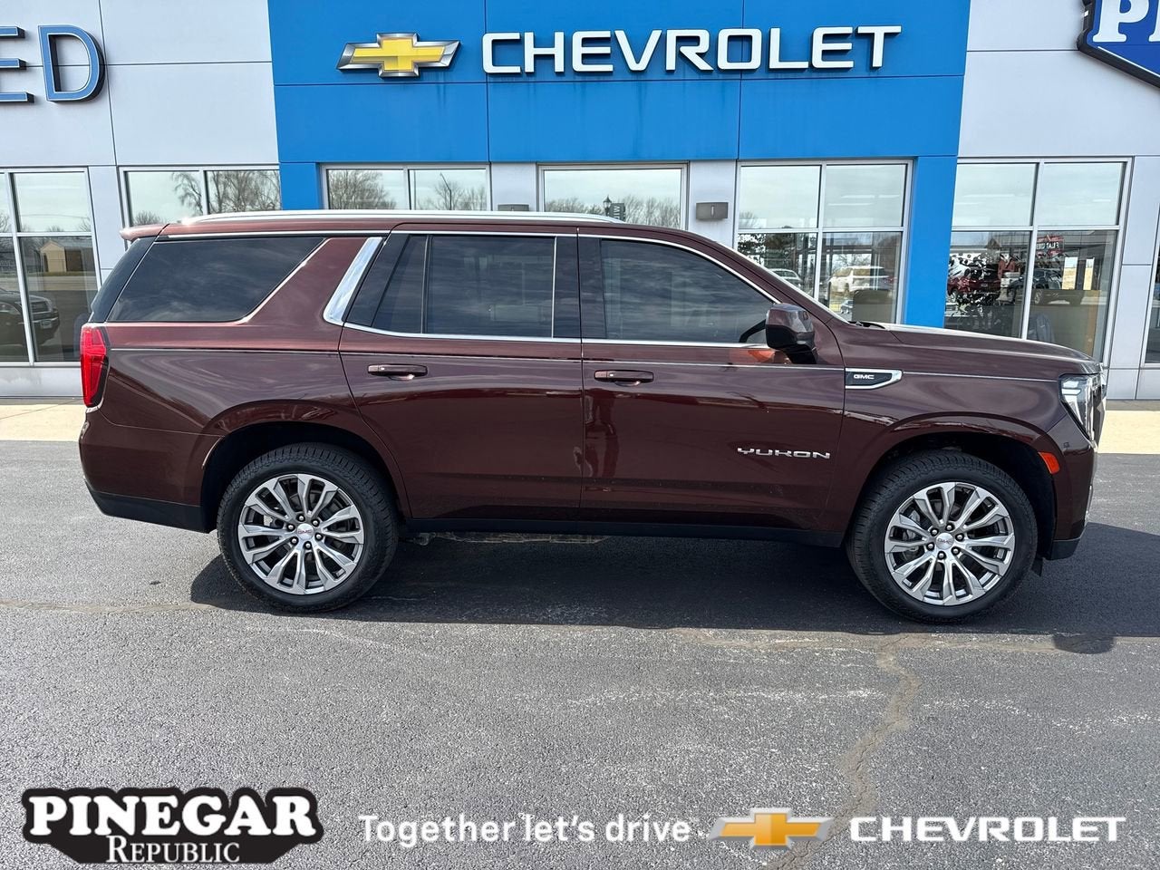 2022 GMC Yukon SLE 4WD