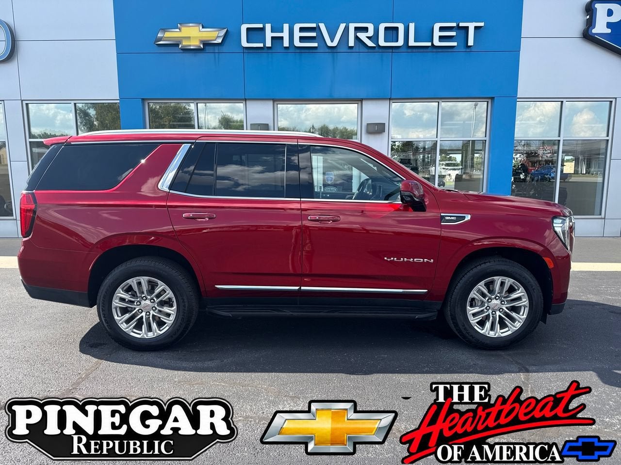  2024 GMC Yukon SLT 4WD   
