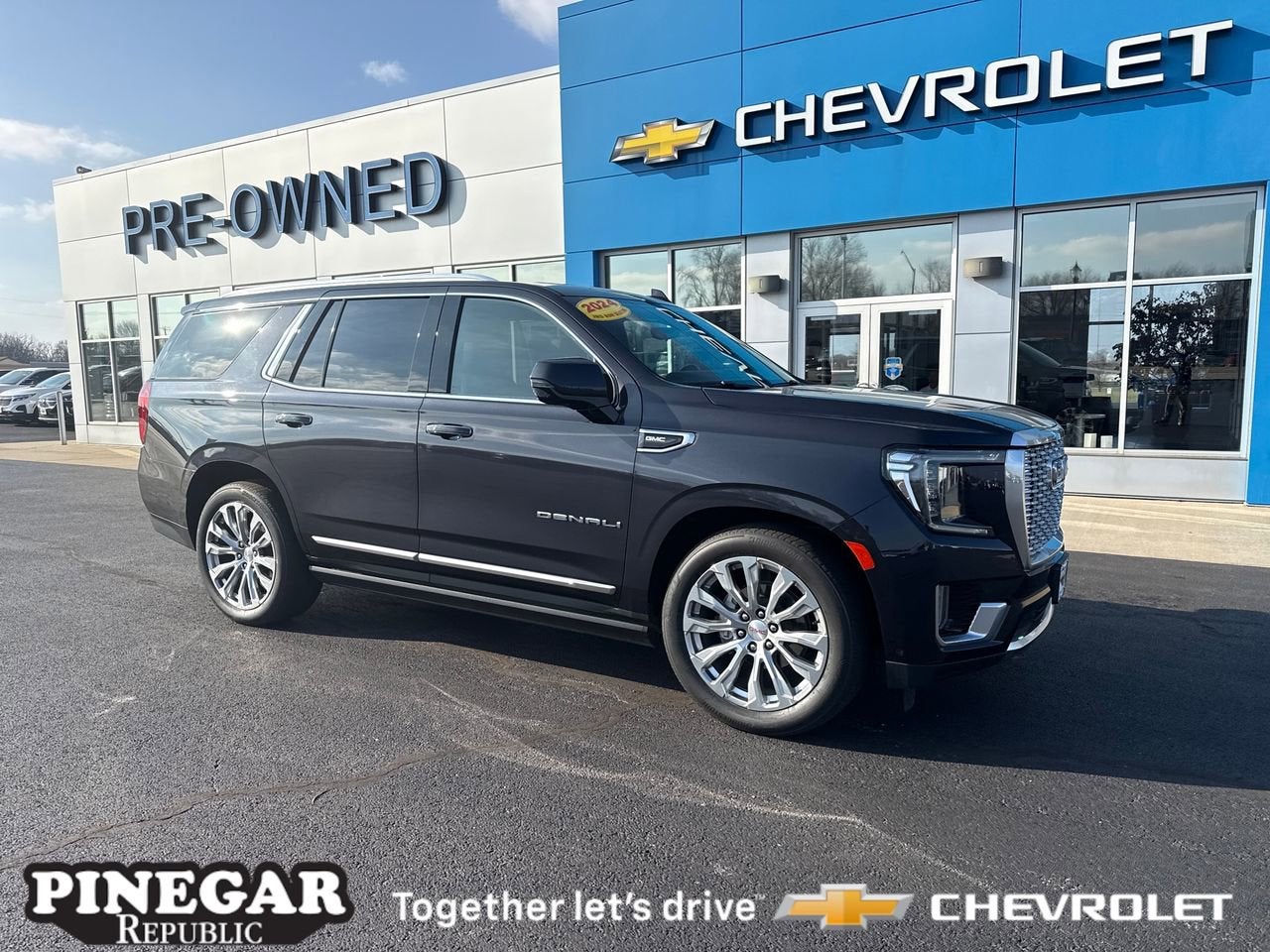 View vehicle photo 2