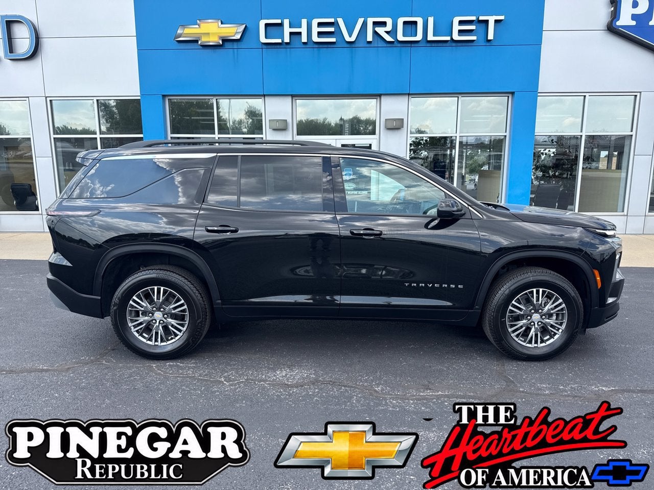 Mosaic Black Metallic 2026 Chevrolet Traverse SUV / Crossover Front-Wheel Drive Automatic