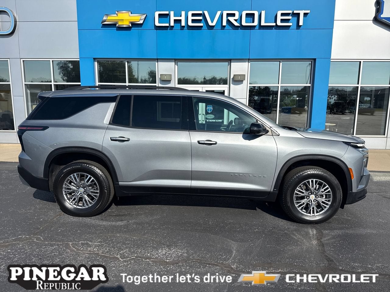 Sterling Gray Metallic 2026 Chevrolet Traverse SUV / Crossover Front-Wheel Drive Automatic