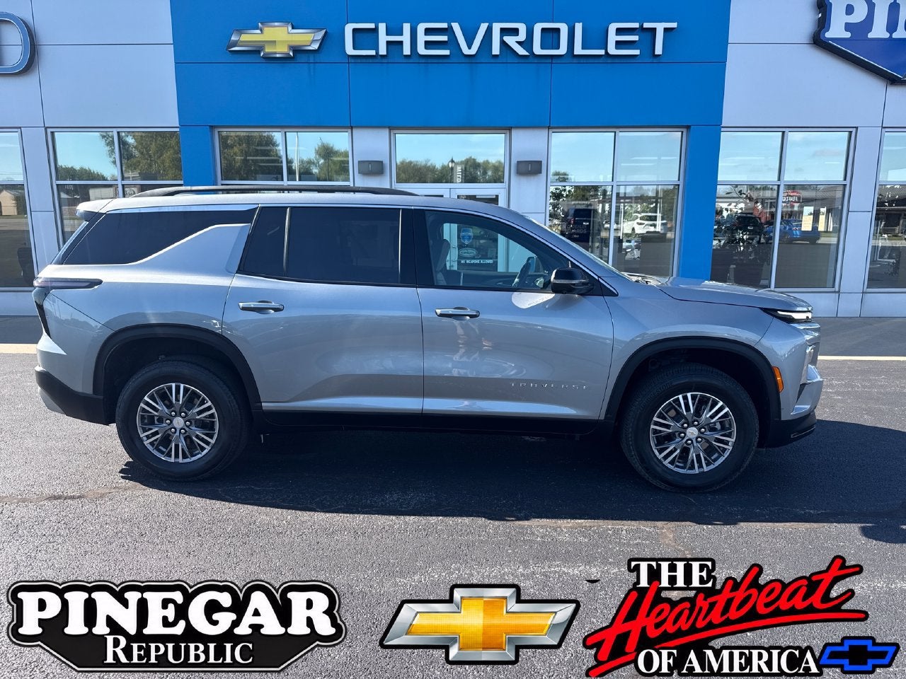 Sterling Gray Metallic 2026 Chevrolet Traverse SUV / Crossover Front-Wheel Drive Automatic