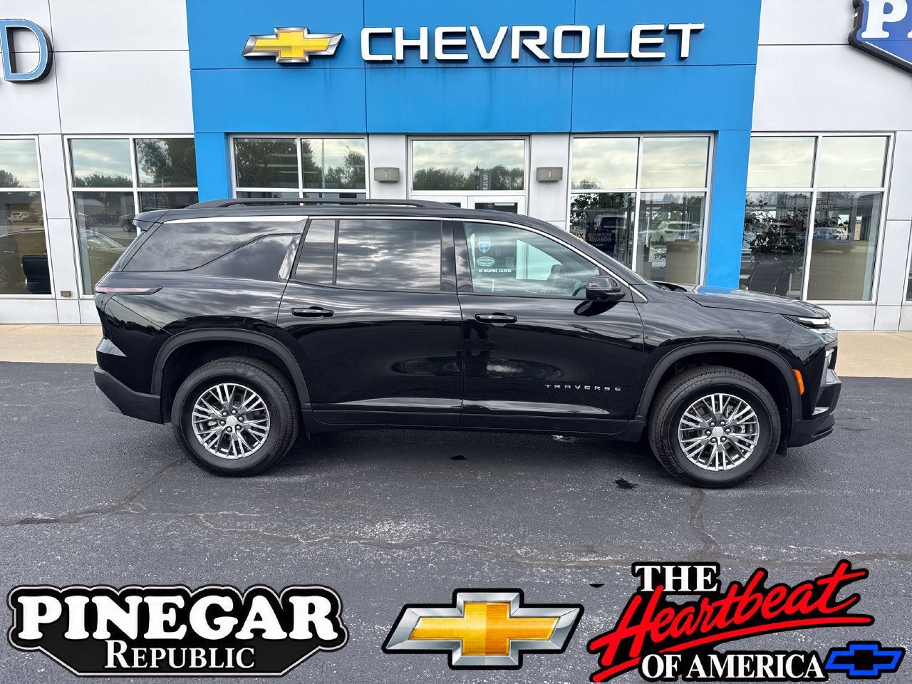 Mosaic Black Metallic 2026 Chevrolet Traverse SUV / Crossover Front-Wheel Drive Automatic