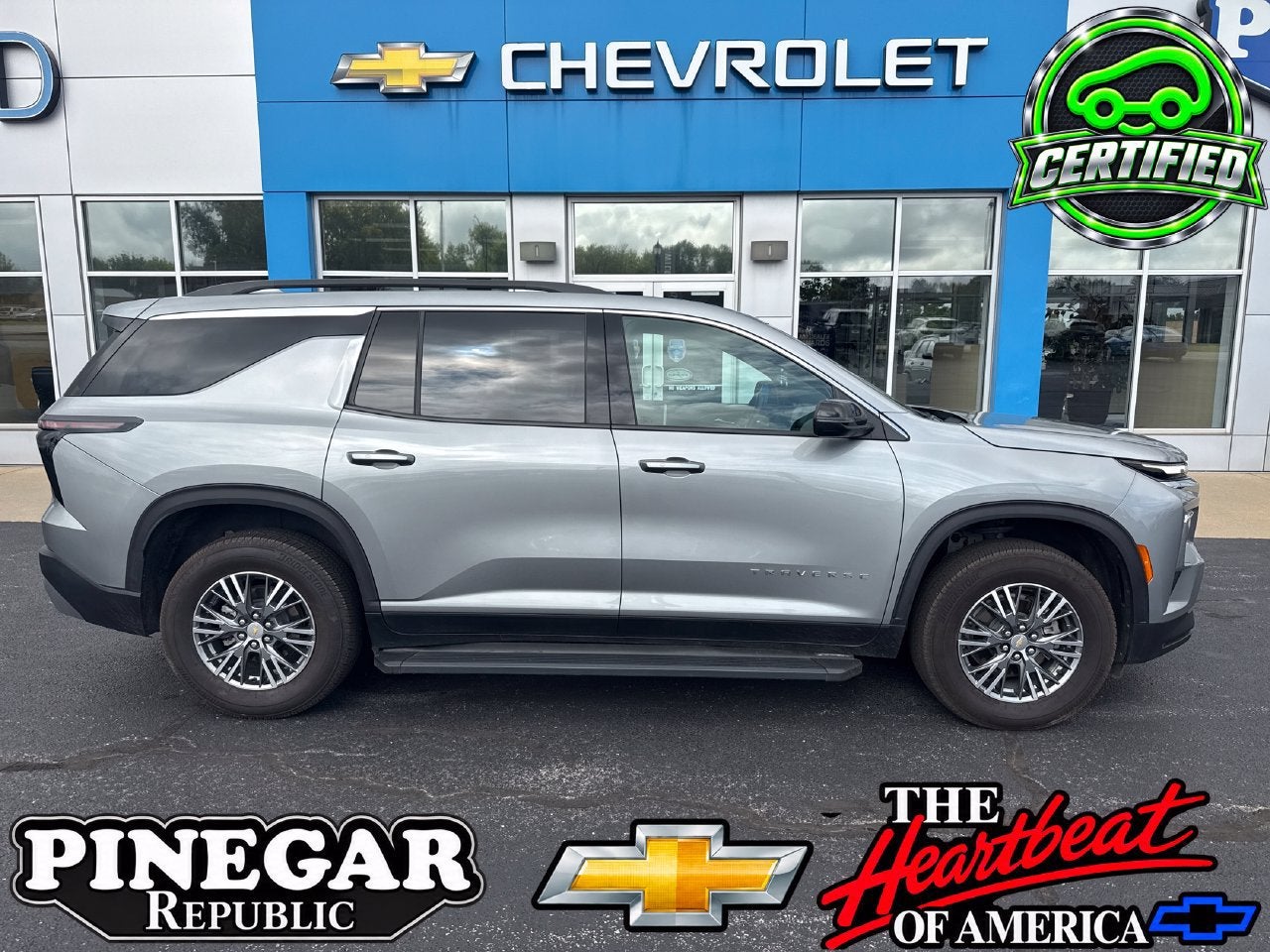 Sterling Gray Metallic 2025 Chevrolet Traverse SUV / Crossover Front-Wheel Drive Automatic