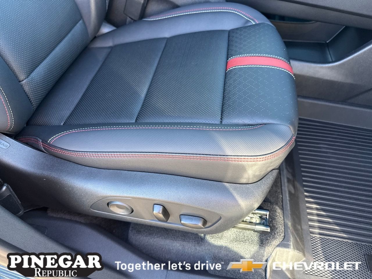 View vehicle photo 7