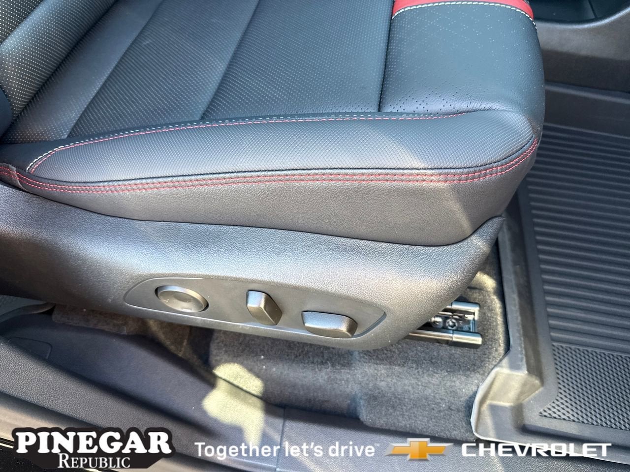 View vehicle photo 7