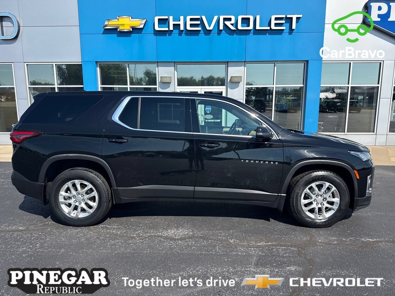 Mosaic Black Metallic 2023 Chevrolet Traverse SUV / Crossover Four-Wheel Drive Automatic