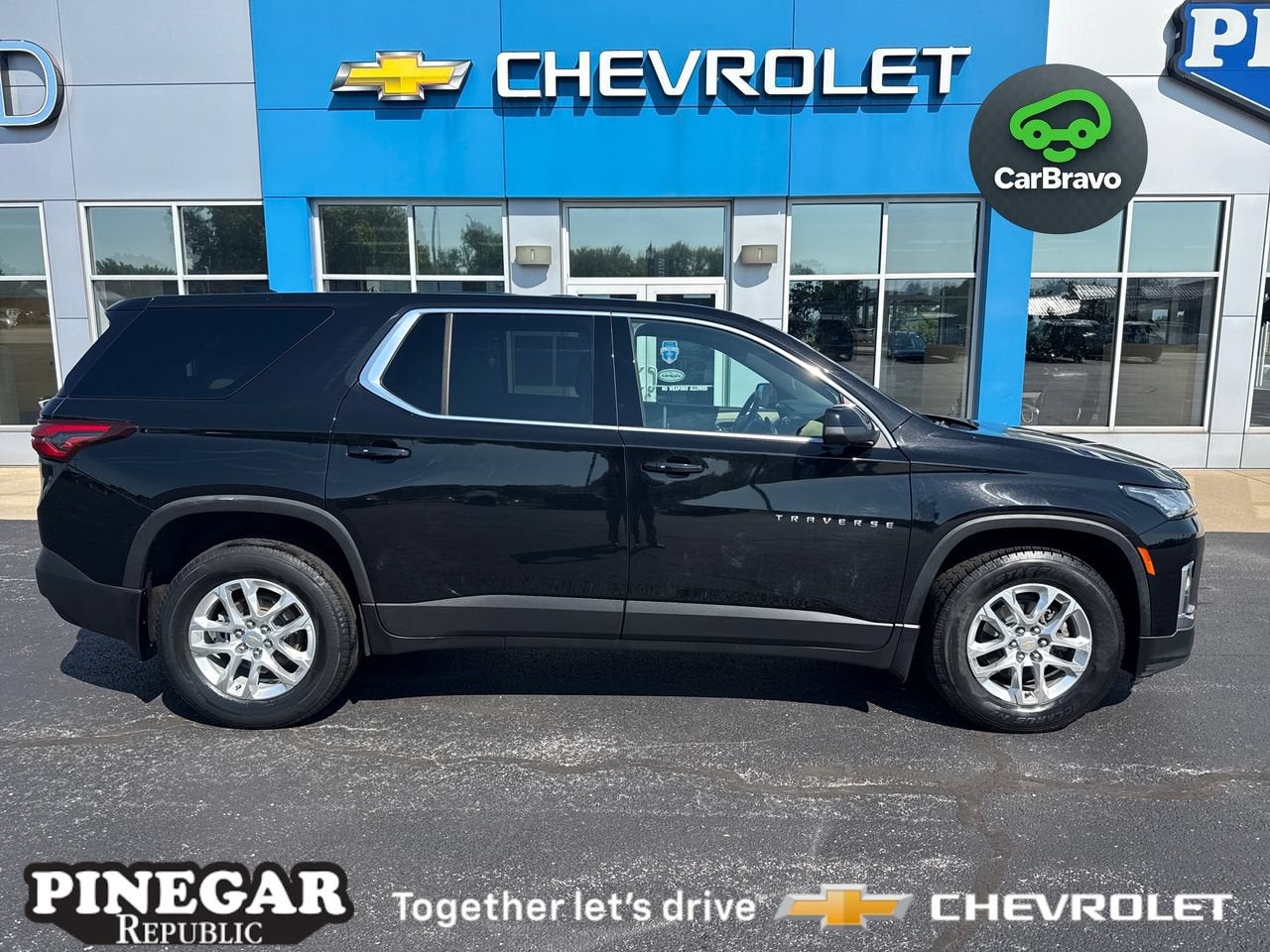 Mosaic Black Metallic 2023 Chevrolet Traverse SUV / Crossover Four-Wheel Drive Automatic