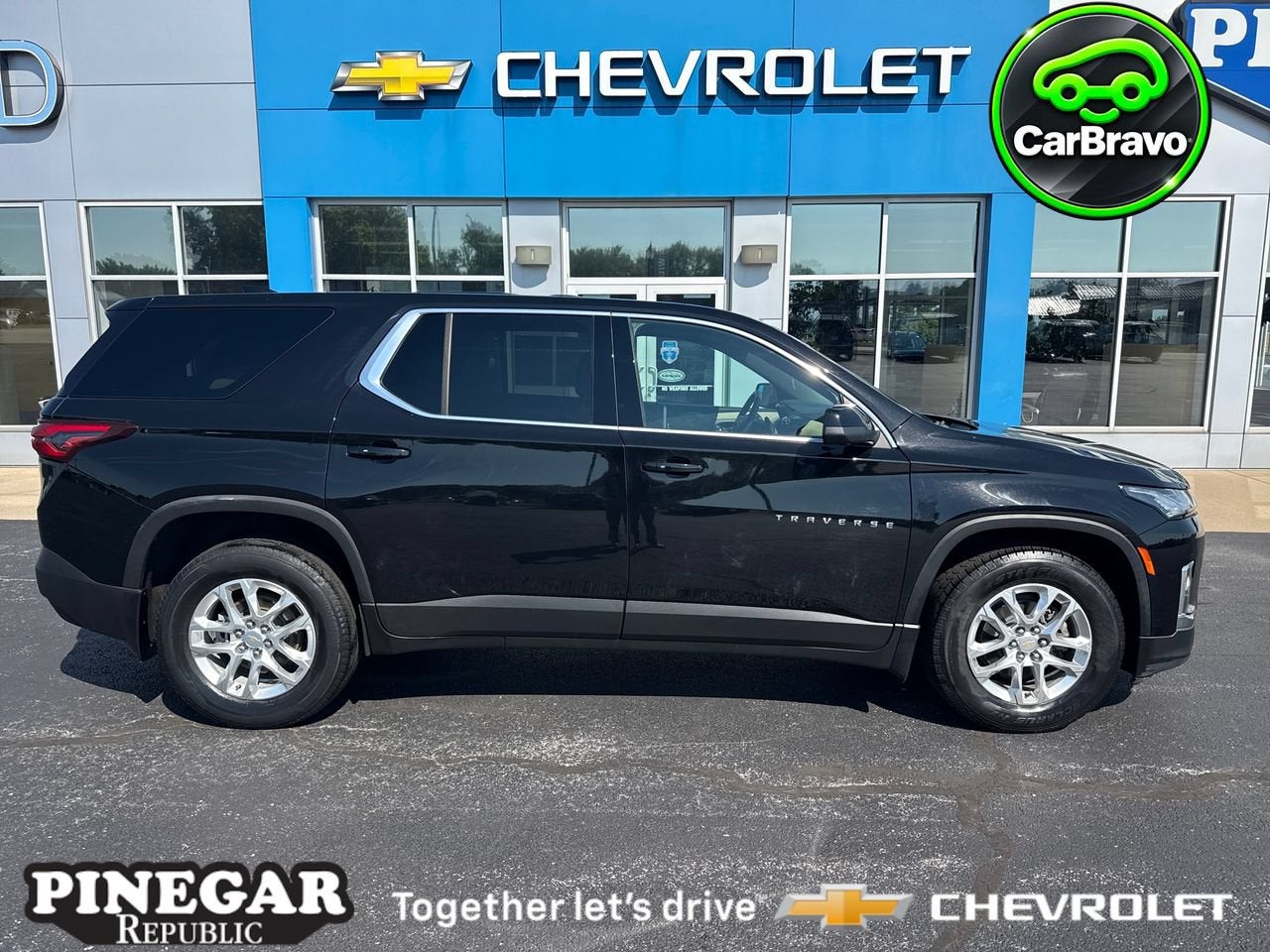 Mosaic Black Metallic 2023 Chevrolet Traverse SUV / Crossover Four-Wheel Drive Automatic