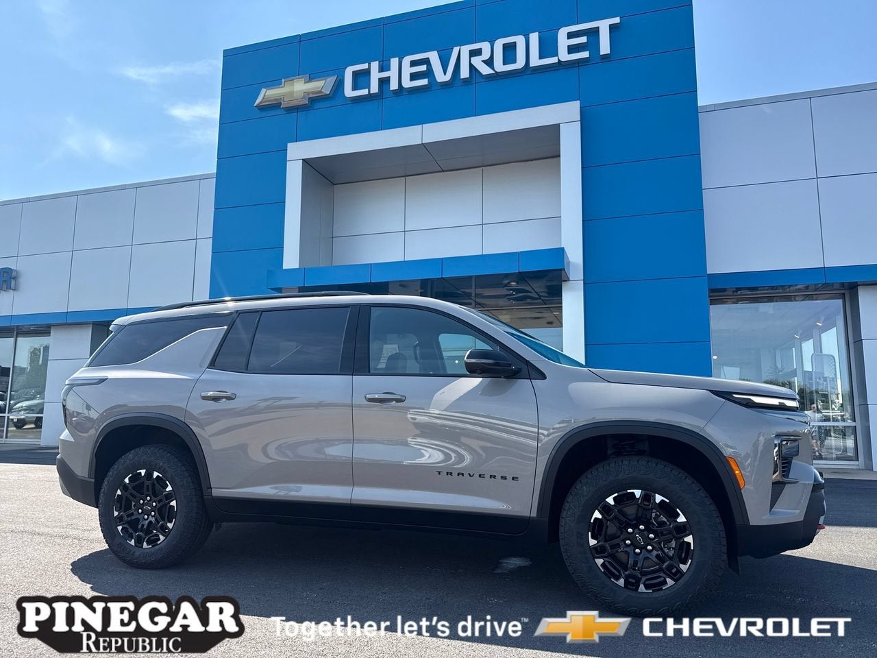Sandstone Gray 2027 Chevrolet Traverse SUV / Crossover Four-Wheel Drive Automatic