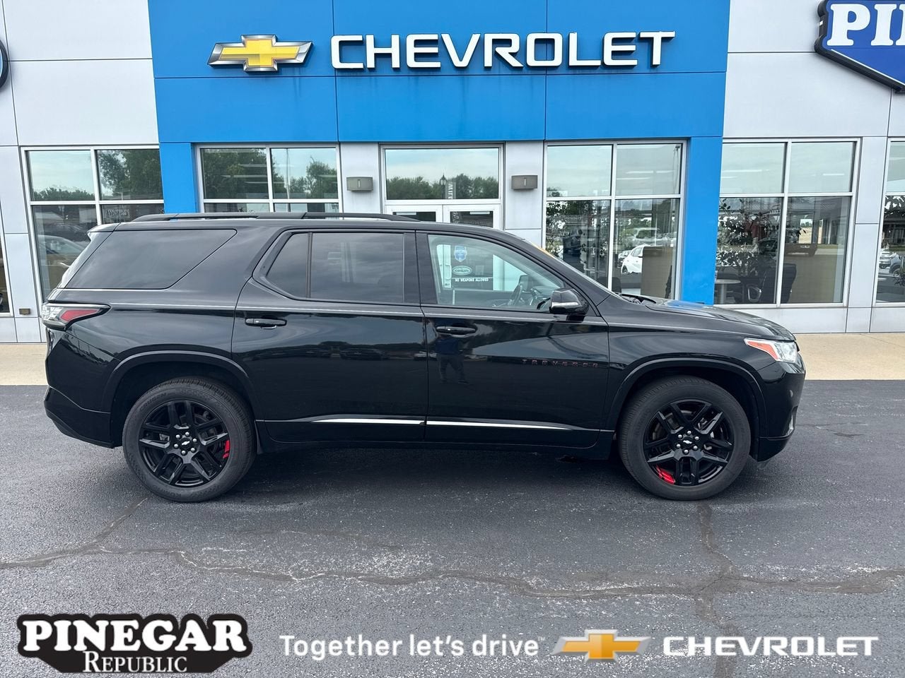 Mosaic Black Metallic 2020 Chevrolet Traverse SUV / Crossover Four-Wheel Drive Automatic