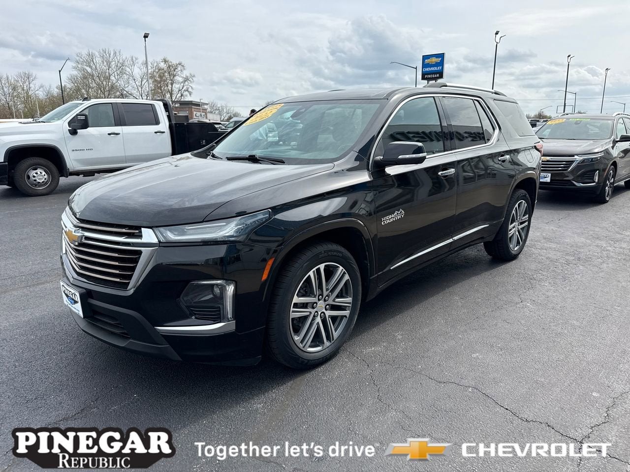 View vehicle photo 4