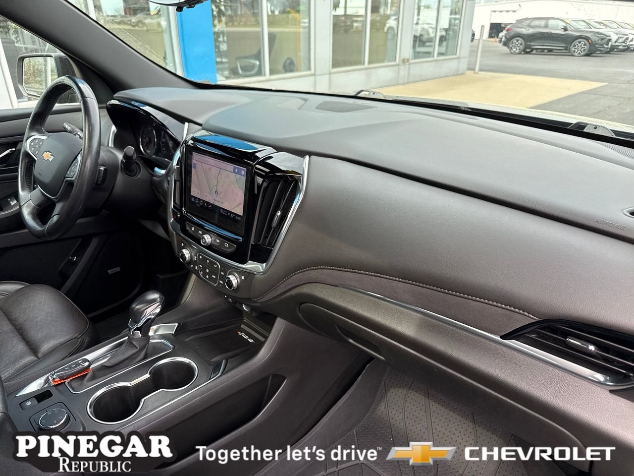 View vehicle photo 7