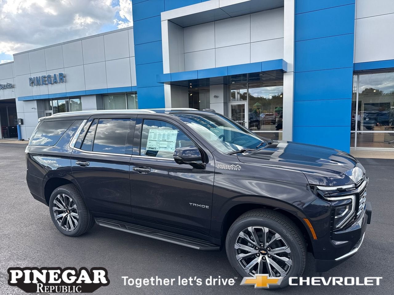 View vehicle photo 4