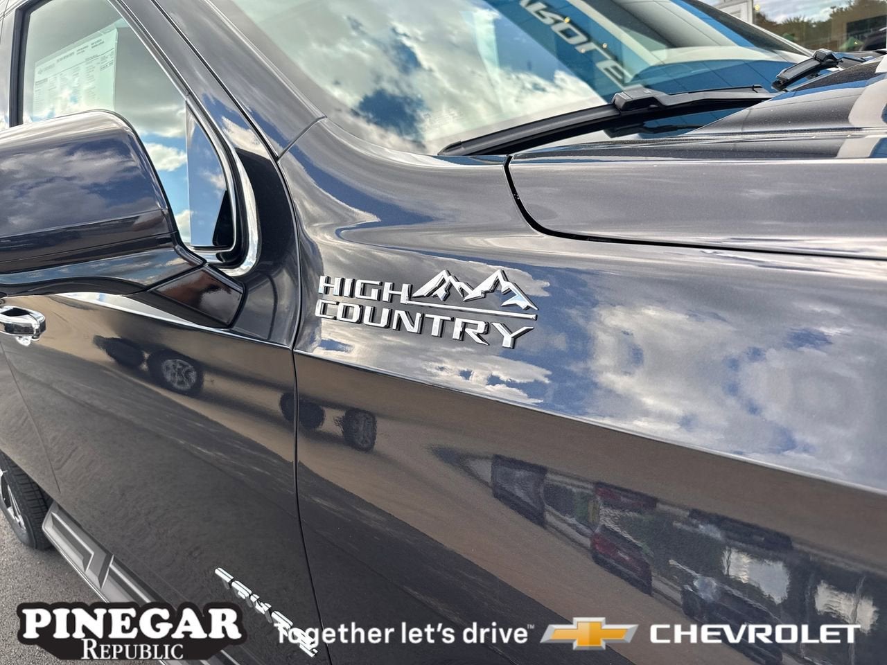 View vehicle photo 6