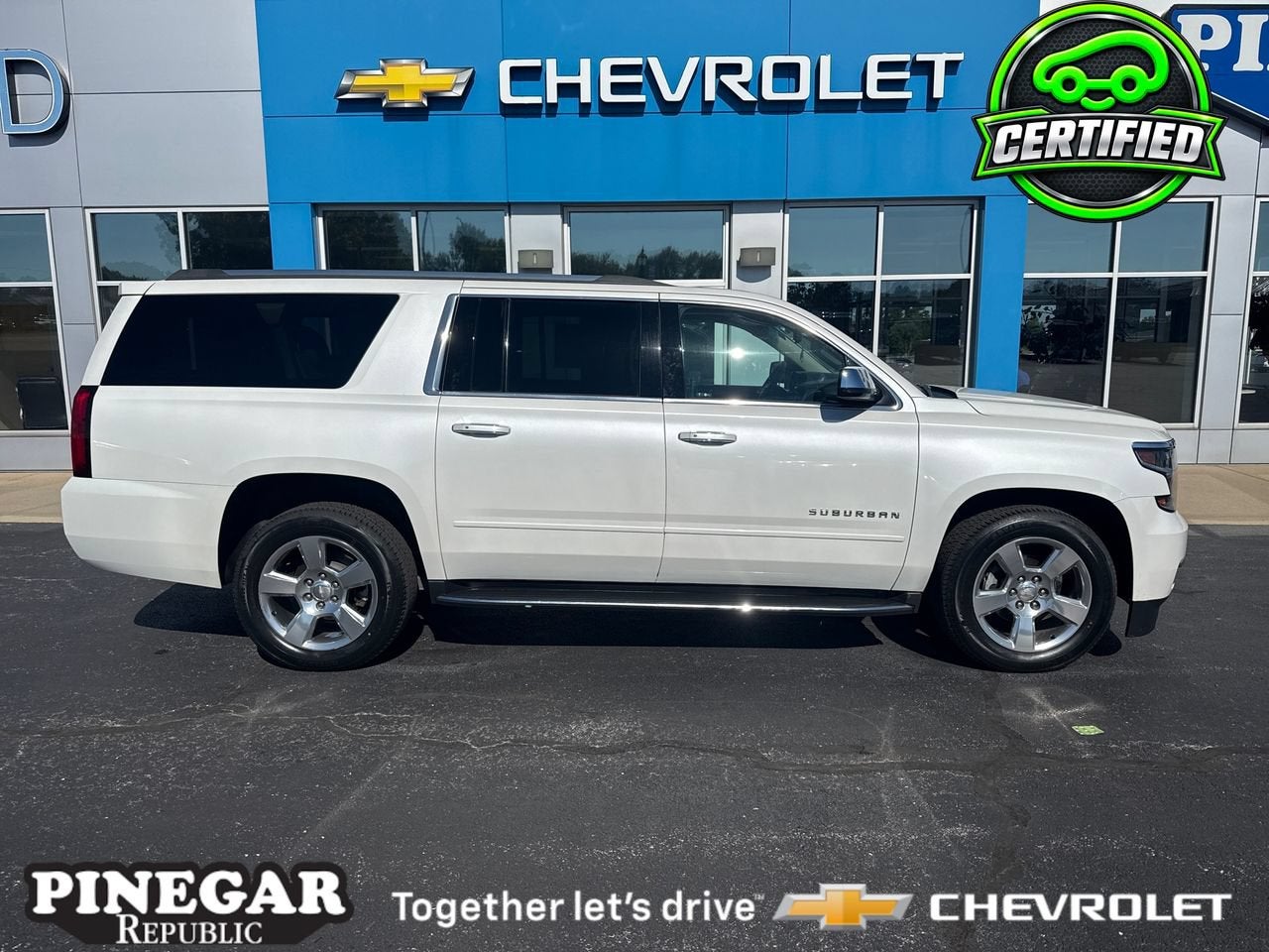 White (Iridescent Pearl Tricoat) 2017 Chevrolet Suburban SUV / Crossover Four-Wheel Drive Automatic