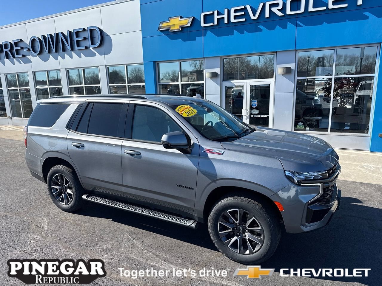 View vehicle photo 5