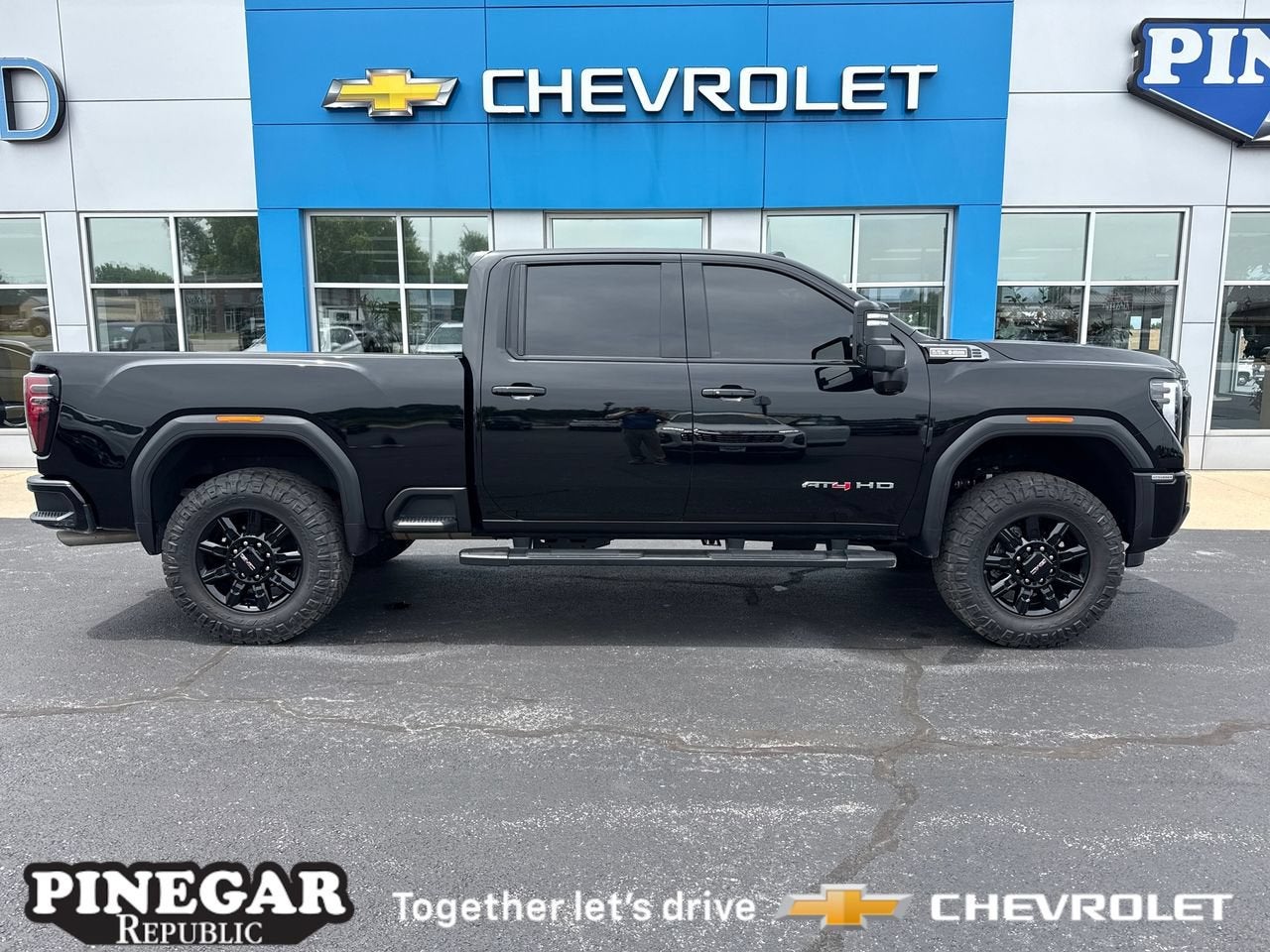 Onyx Black 2026 GMC Sierra 2500HD Pickup Truck Four-Wheel Drive Automatic