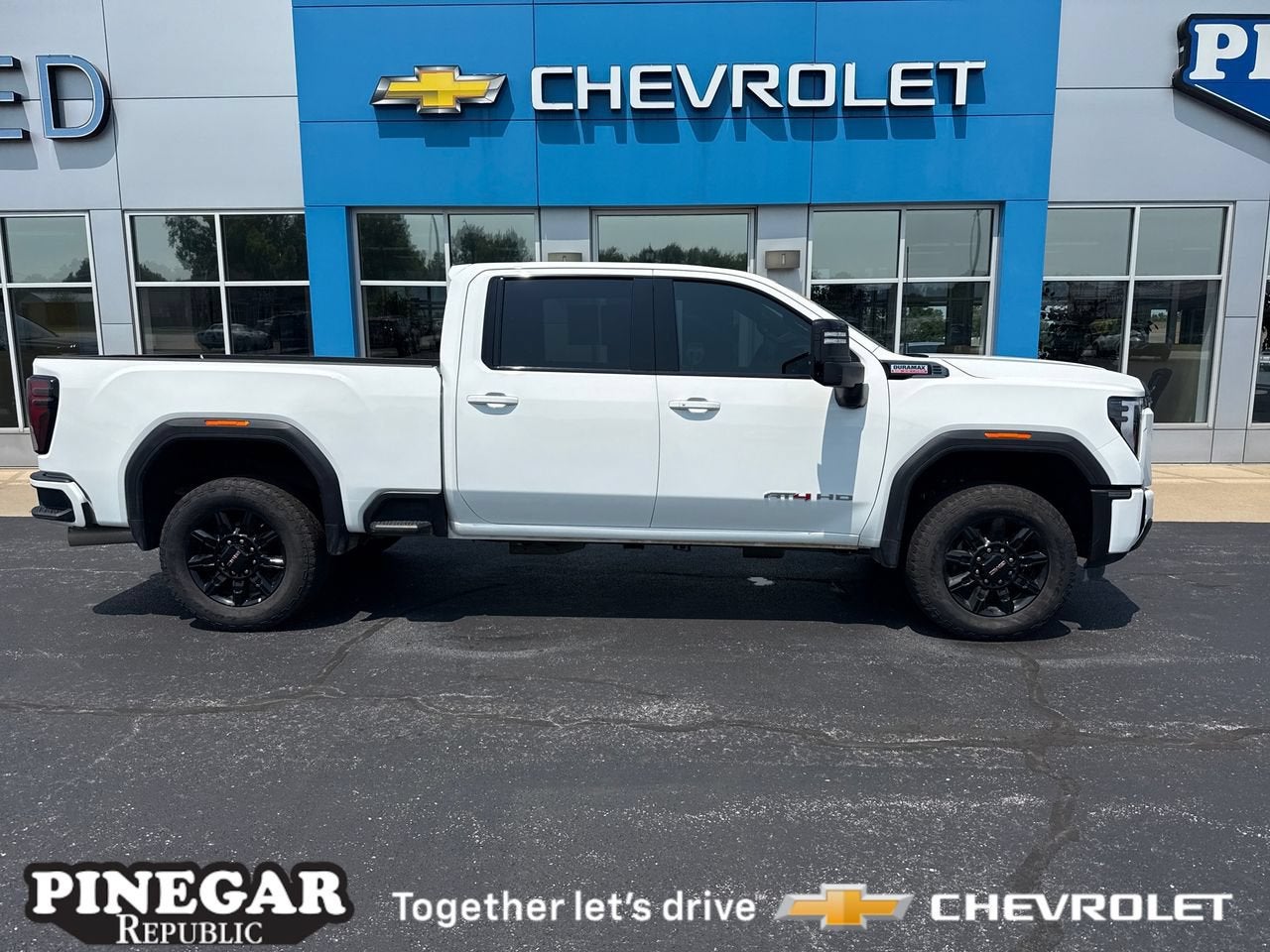  2025 GMC Sierra 2500HD AT4 Crew Cab 4WD   