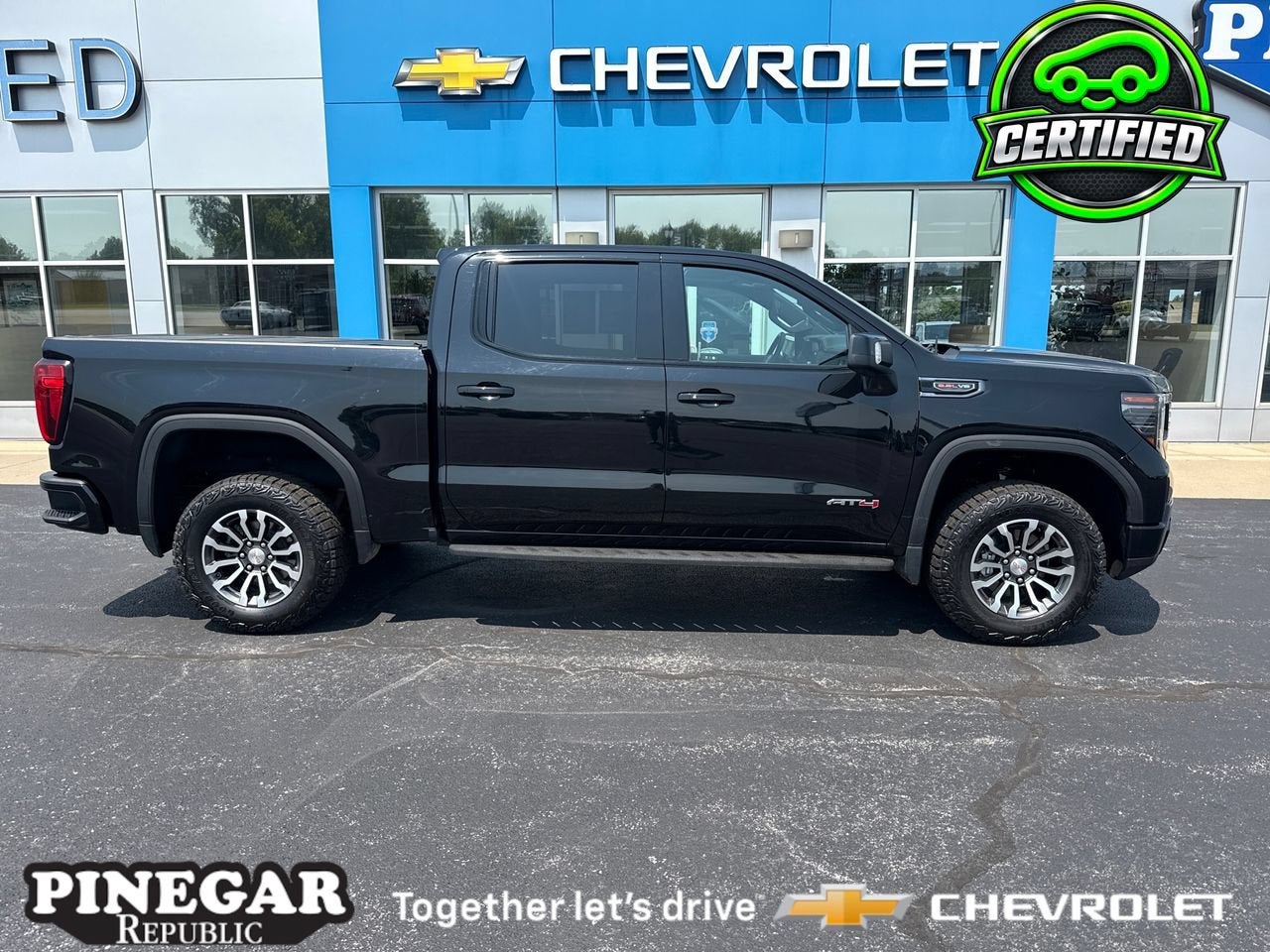 Onyx Black 2022 GMC Sierra 1500 Pickup Truck Four-Wheel Drive Automatic